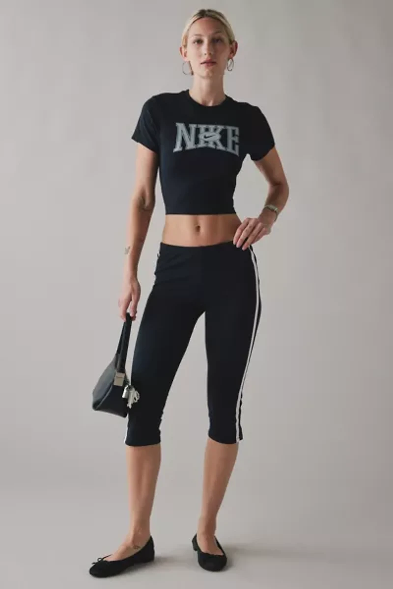 Nike Sportswear Graphic Slim Cropped Tee