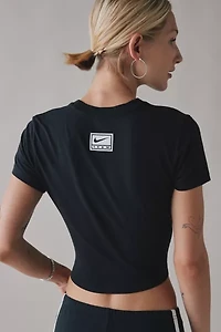 Nike Sportswear Graphic Slim Cropped Tee