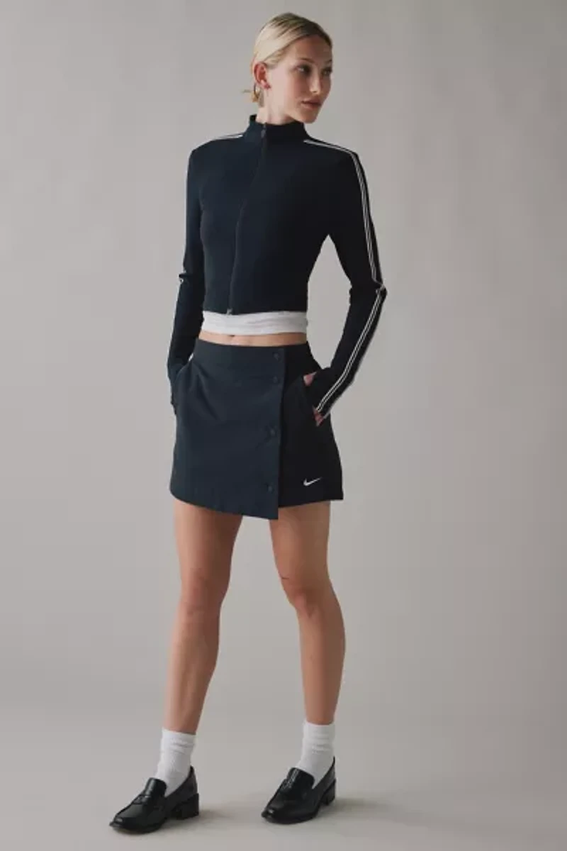 Nike Sportswear Essentials Woven Mid-Rise 3” Skort