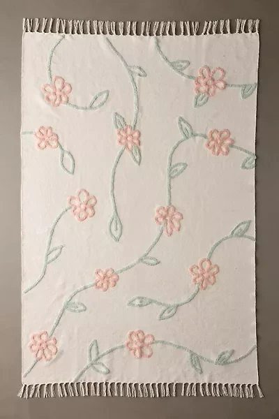 Falling Vines Floral Hilo Tufted Rug