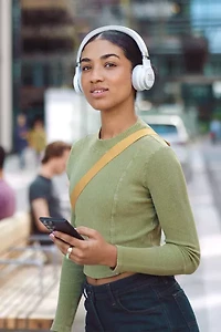JBL Live 670NC Wireless On-Ear Adaptive Noise Cancelling Headphones