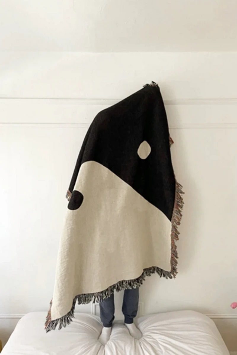 Clr Shop Yin Yang Woven Throw Blanket
