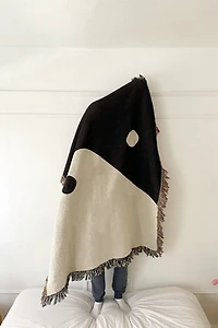 Clr Shop Yin Yang Woven Throw Blanket