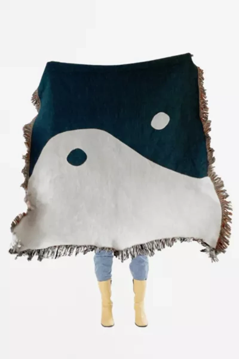 Clr Shop Yin Yang Woven Throw Blanket