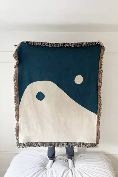 Clr Shop Yin Yang Woven Throw Blanket