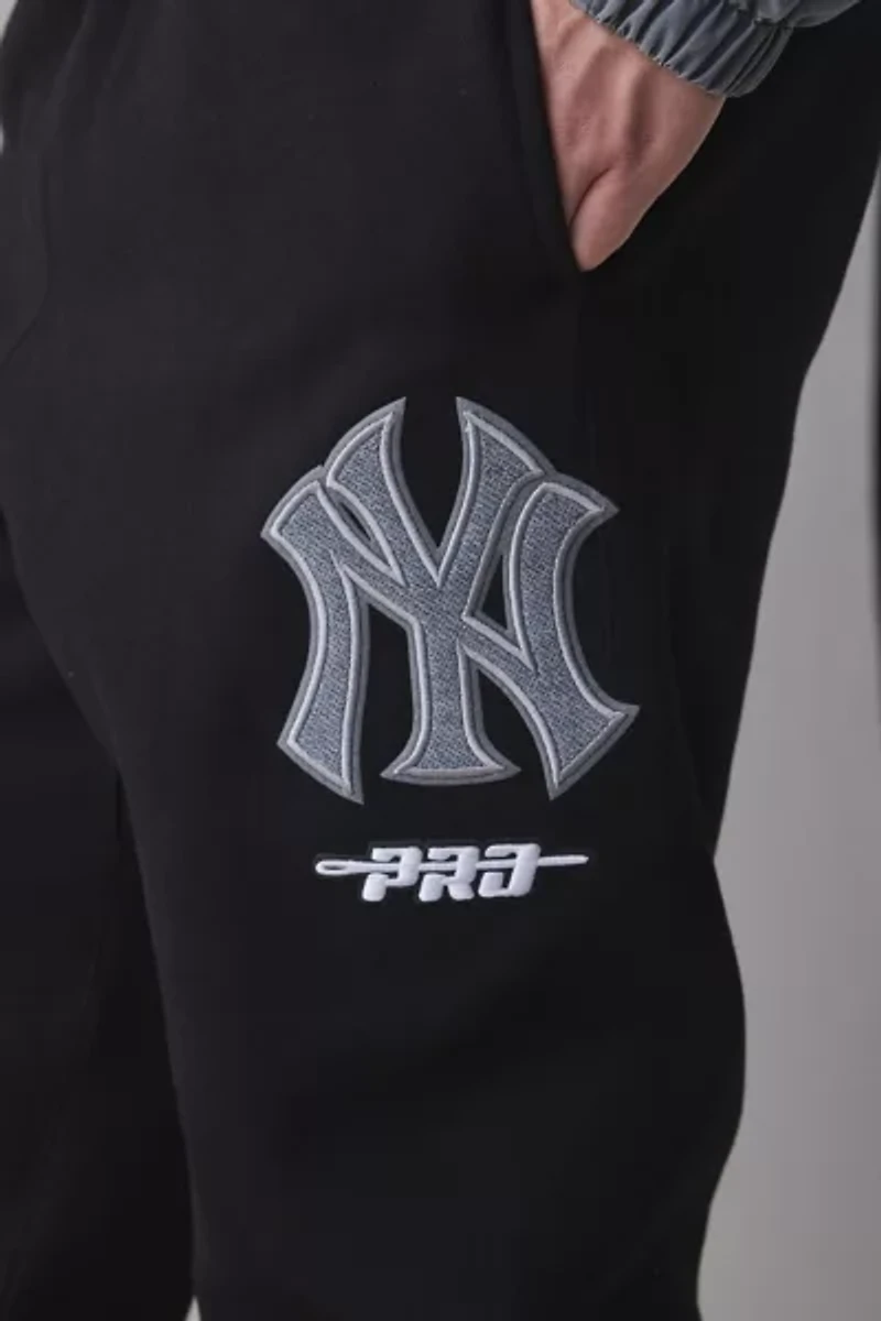 Pro Standard MLB New York Yankees Logo Sweatpant
