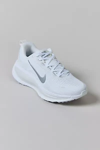 Nike Women's Vomero 18 Sneaker