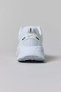 Nike Women's Vomero 18 Sneaker