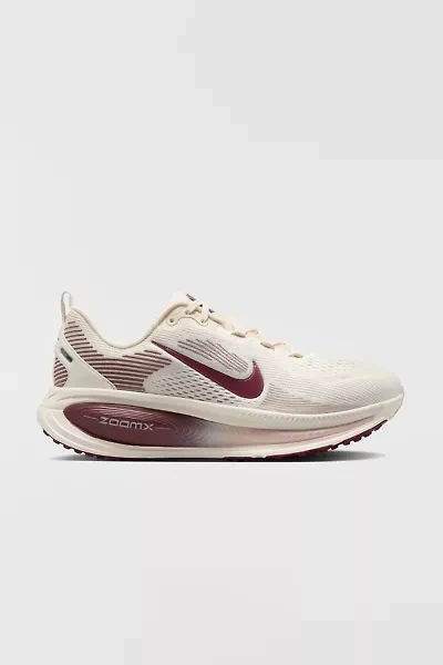 Nike Women's Vomero 18 Sneaker