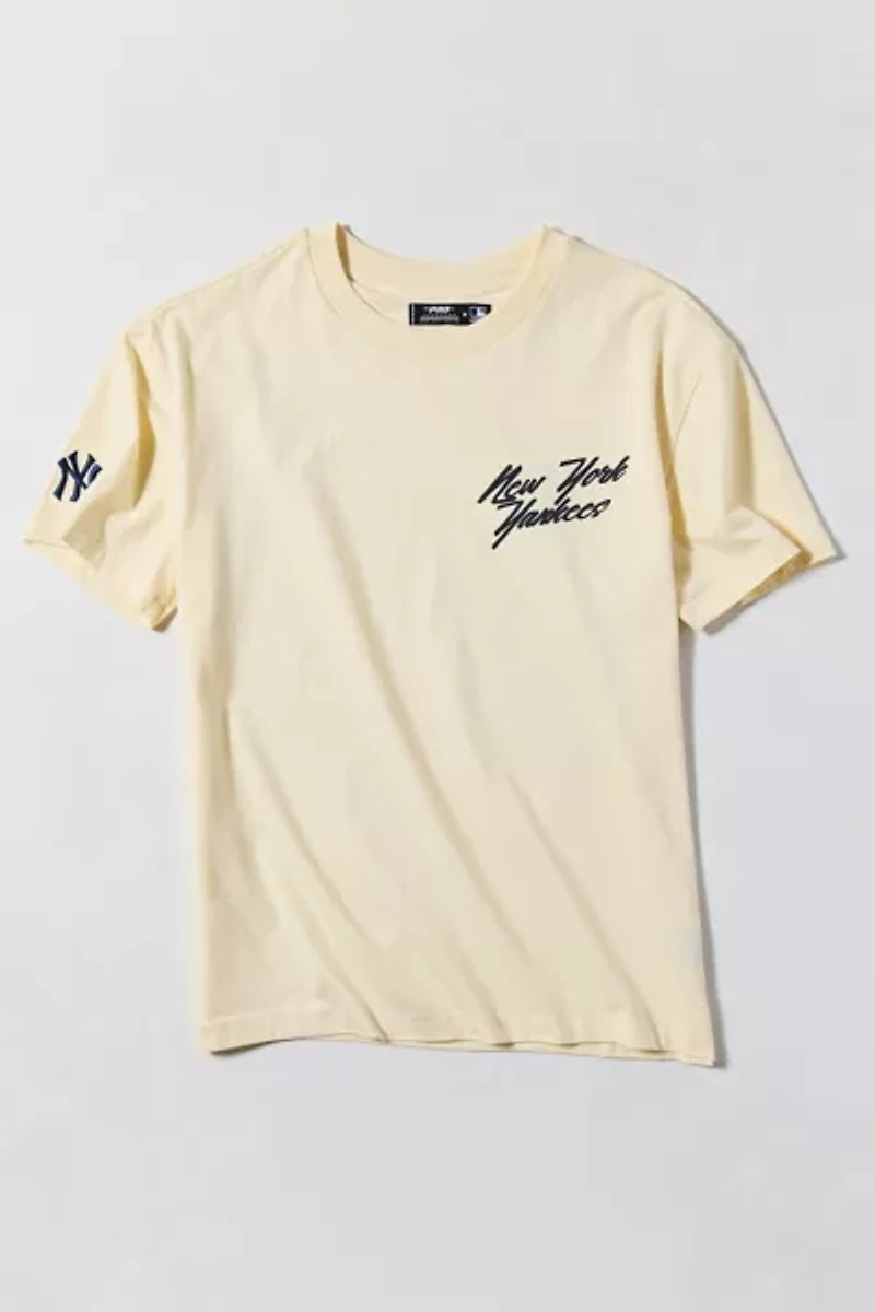 Pro Standard UO Exclusive MLB New York Yankees Team Logo Tee