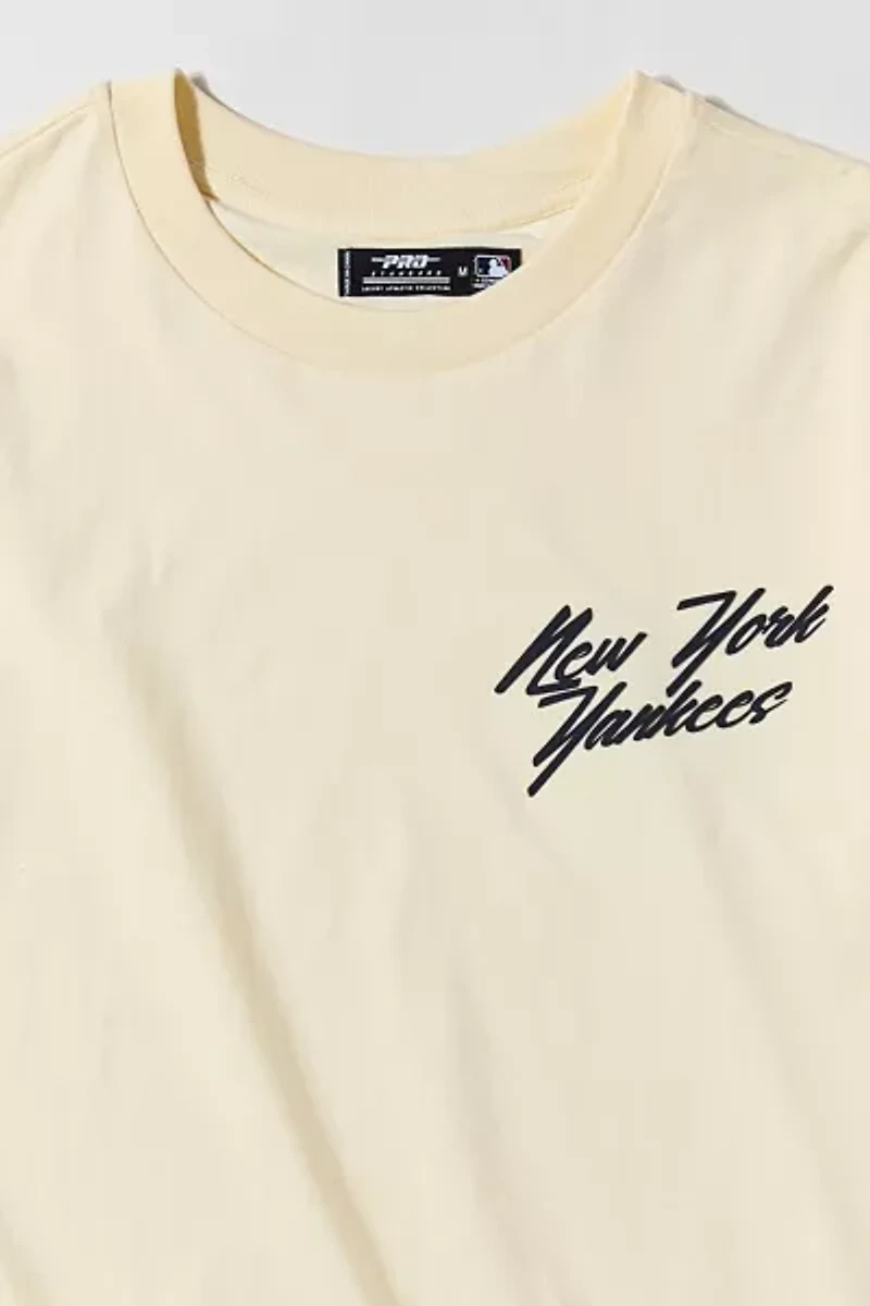 Pro Standard UO Exclusive MLB New York Yankees Team Logo Tee