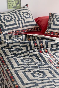 Jungalow Hypnotic Quilt Set