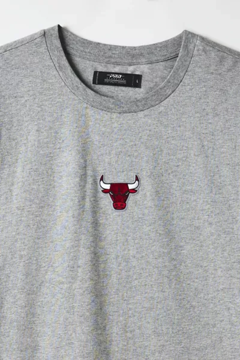 Pro Standard UO Exclusive NBA Chicago Bulls Logo Icon Tee