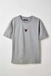 Pro Standard UO Exclusive NBA Chicago Bulls Logo Icon Tee