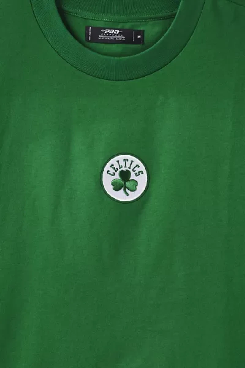 Pro Standard UO Exclusive NBA Boston Celtics Graphic Tee