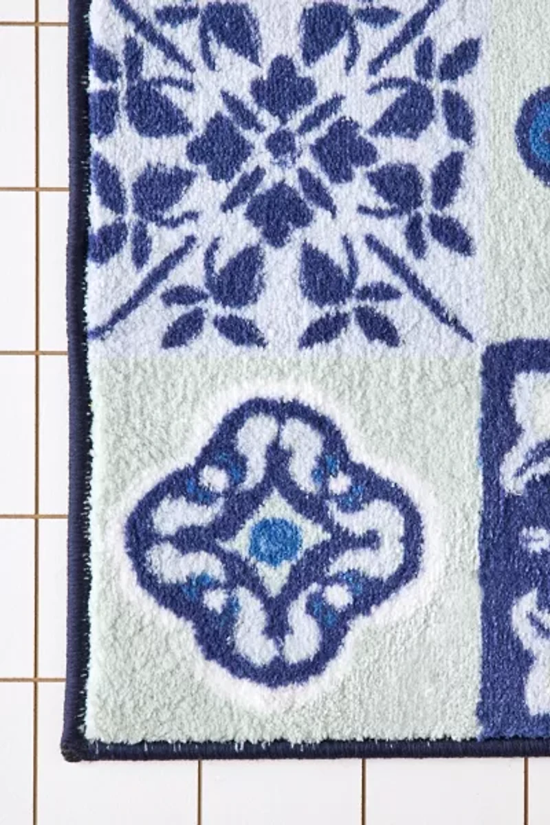 Izzy Tile Plush Printed Bath Mat
