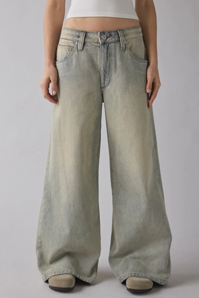 Abrand 99 Tyra Low-Rise Mega Baggy Jean