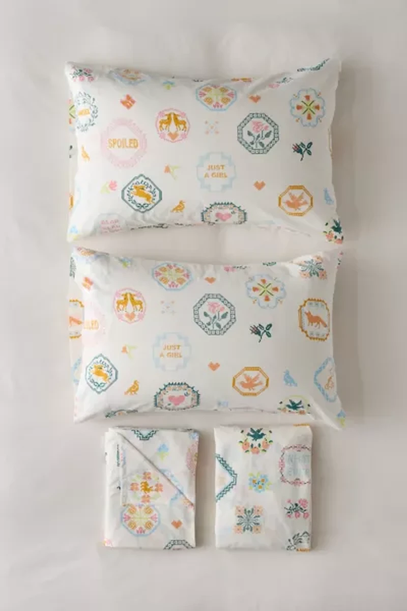 Birdie Needlepoint Patterned Sheet Set