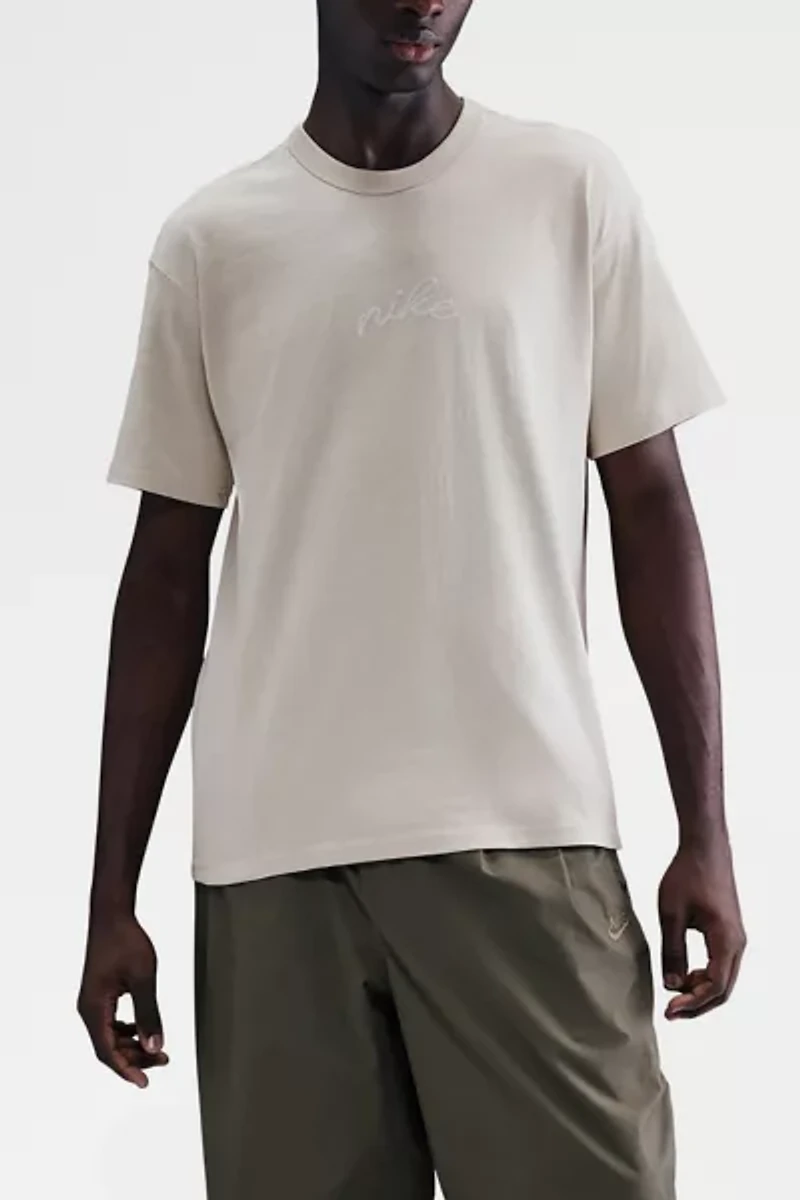 Nike Sportswear Premium Essential Logo Tee