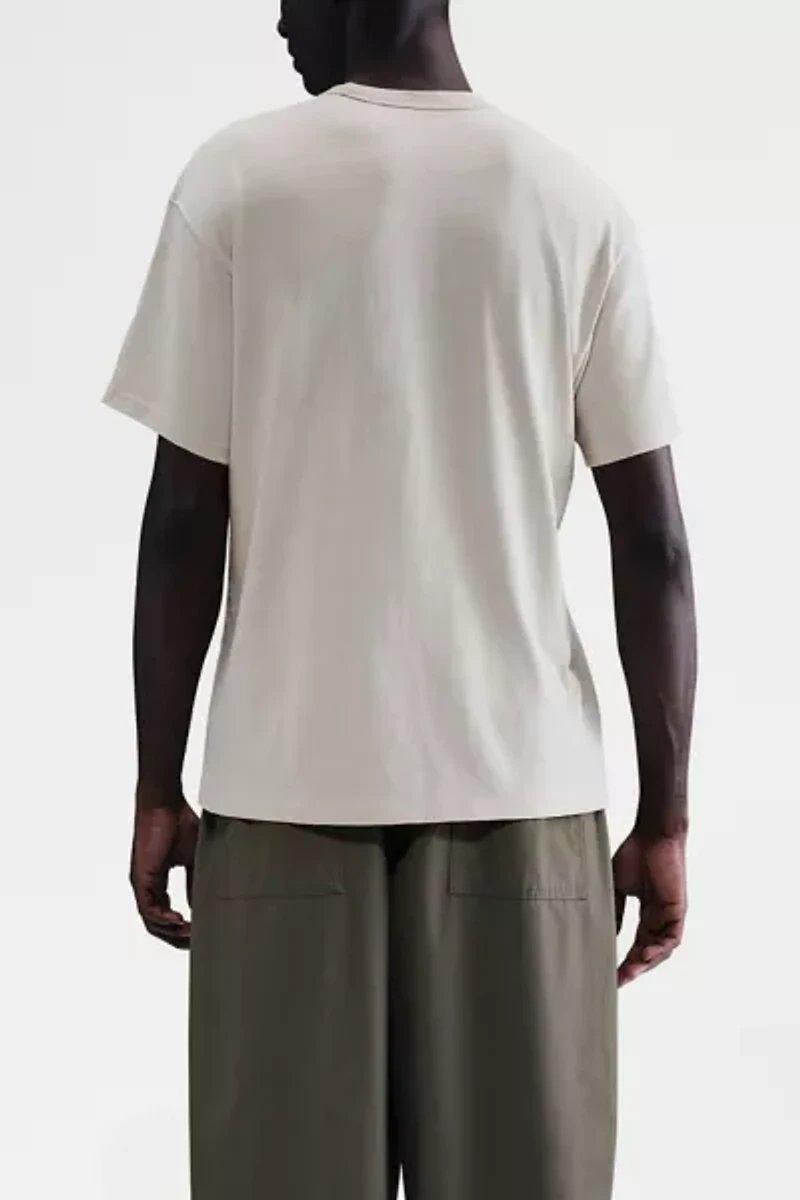 Nike Sportswear Premium Essential Logo Tee