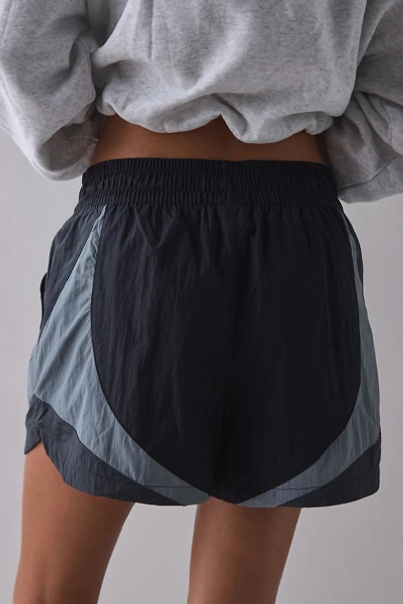 Nike Sportswear Street Mid-Rise Loose 3” Track Short