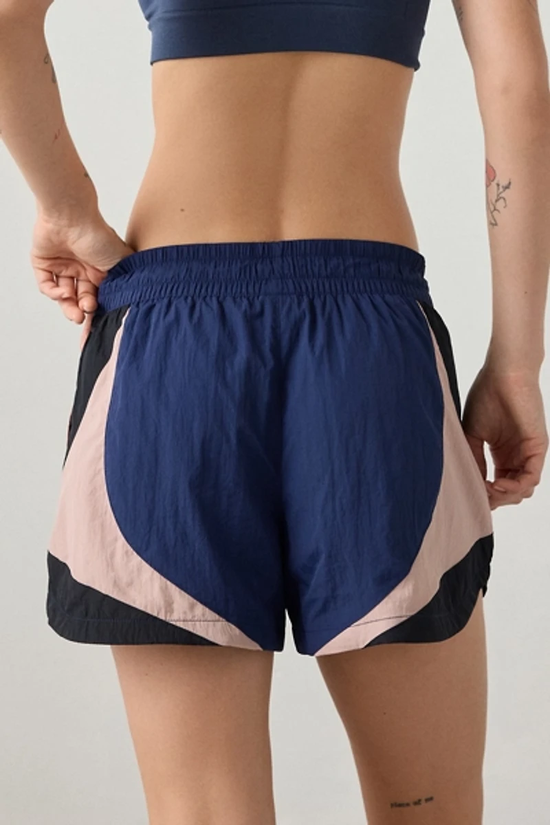 Nike Sportswear Street Mid-Rise Loose 3” Track Short