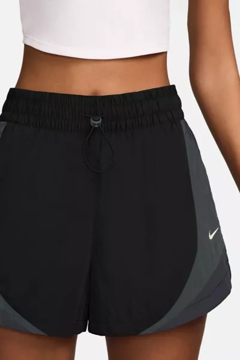 Nike Sportswear Street Mid-Rise Loose 3” Track Short
