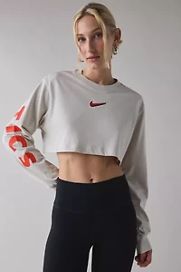 Nike Sportswear Graphic Oversized Long Sleeve Cropped Tee