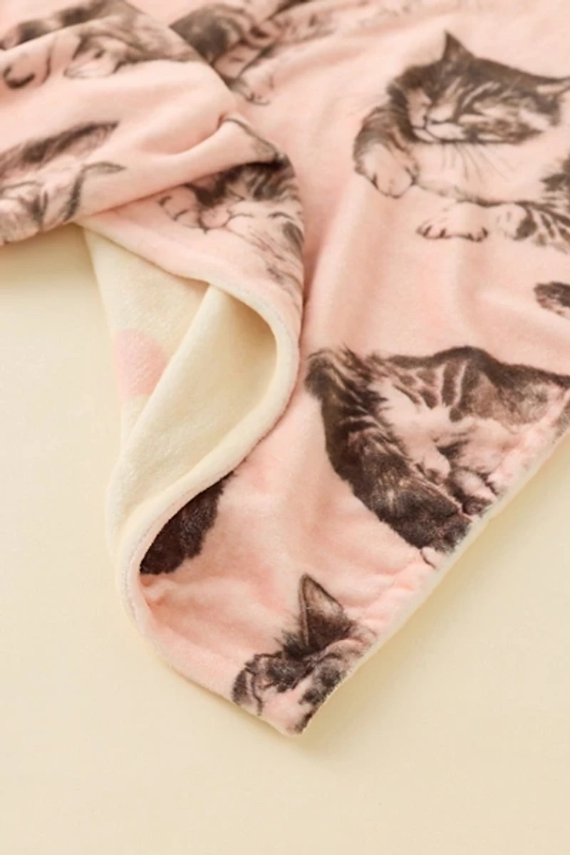 Cozy Logan Patterned Fleece Throw Blanket