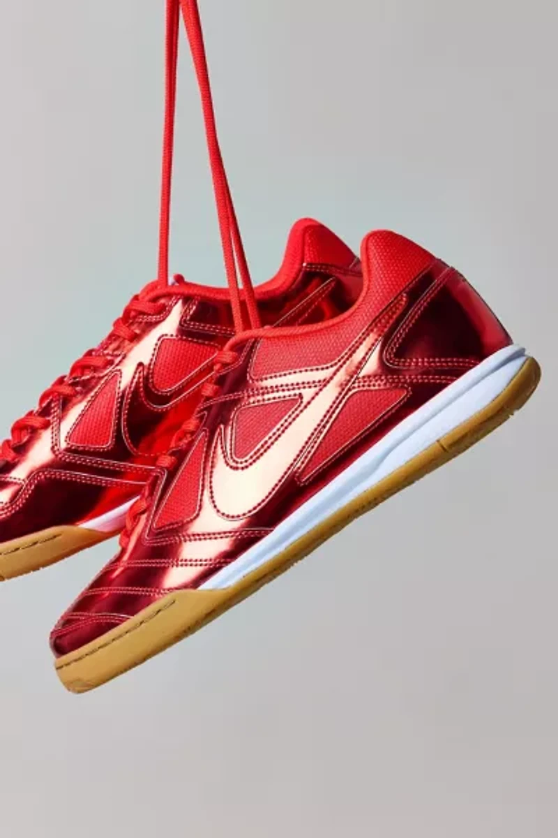 Nike Women's Gato LV8 Sneaker