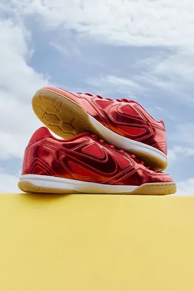 Nike Women's Gato LV8 Sneaker