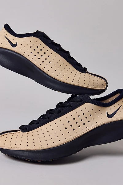 Nike Women's Air Superfly Sneaker