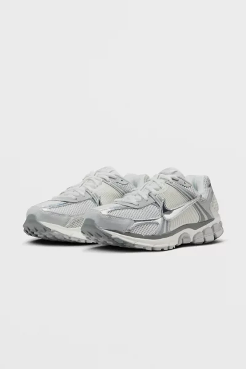 Nike Men's Zoom Vomero 5 Sneaker