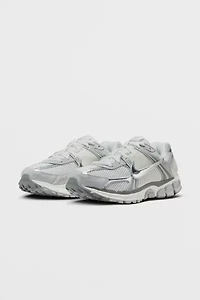 Nike Men's Zoom Vomero 5 Sneaker