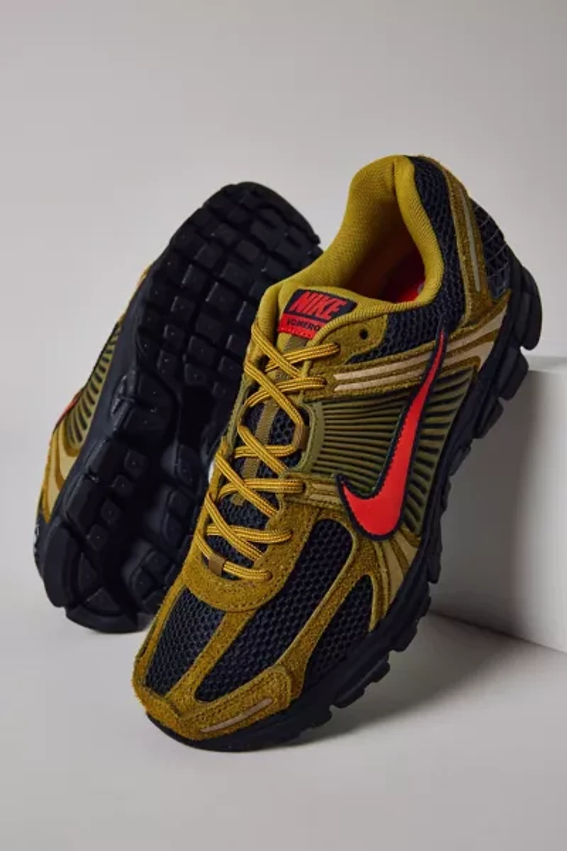 Nike Men's Zoom Vomero 5 Sneaker