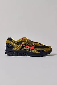 Nike Men's Zoom Vomero 5 Sneaker