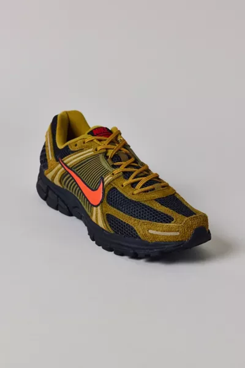 Nike Men's Zoom Vomero 5 Sneaker