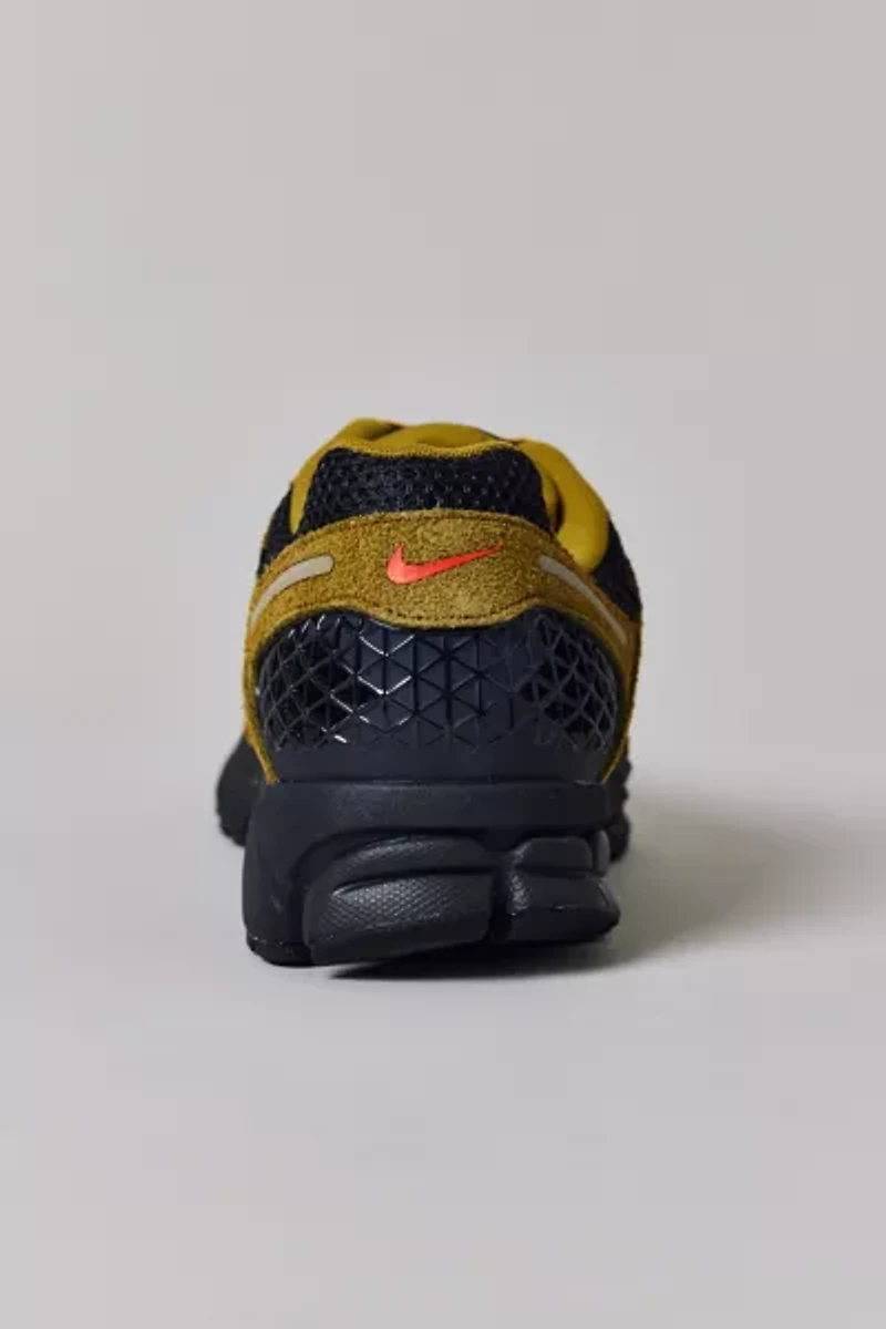 Nike Men's Zoom Vomero 5 Sneaker