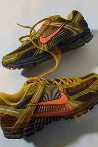 Nike Men's Zoom Vomero 5 Sneaker