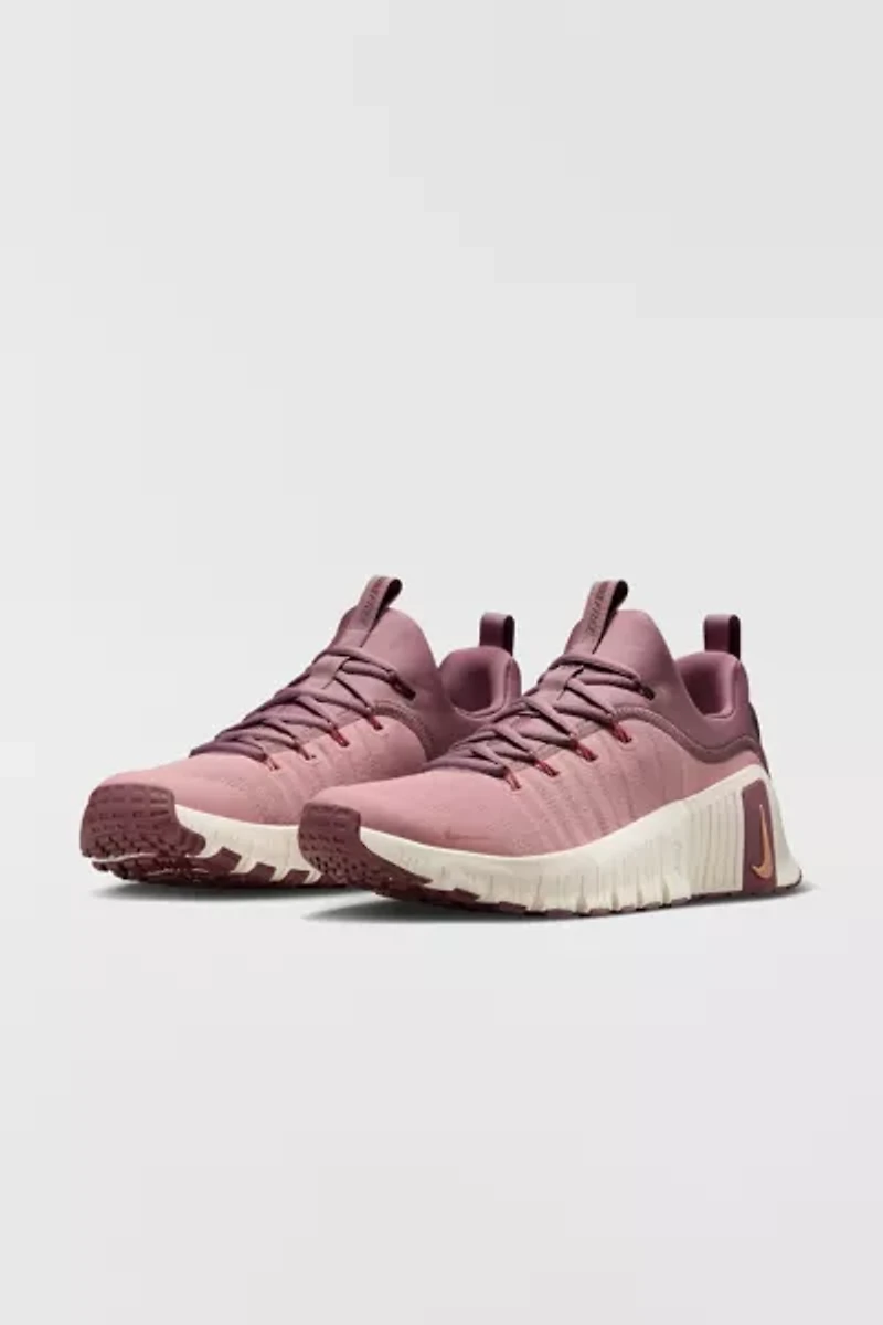 Nike Women's Free Metcon 6 Sneaker