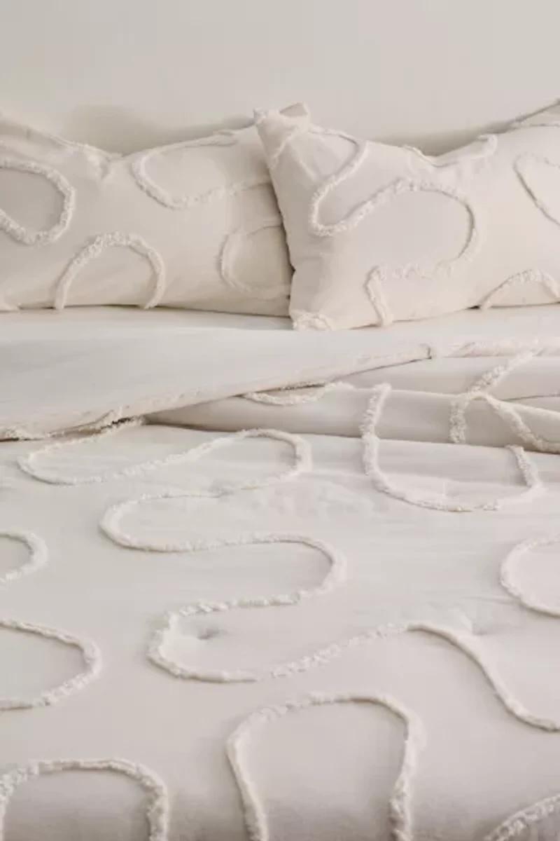 Quinn Wiggle Tufted Comforter