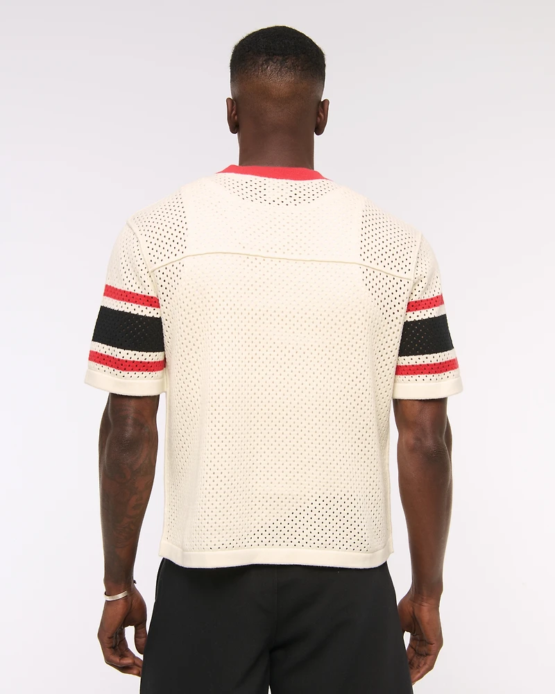 Suéter inspirado en una camiseta de fútbol