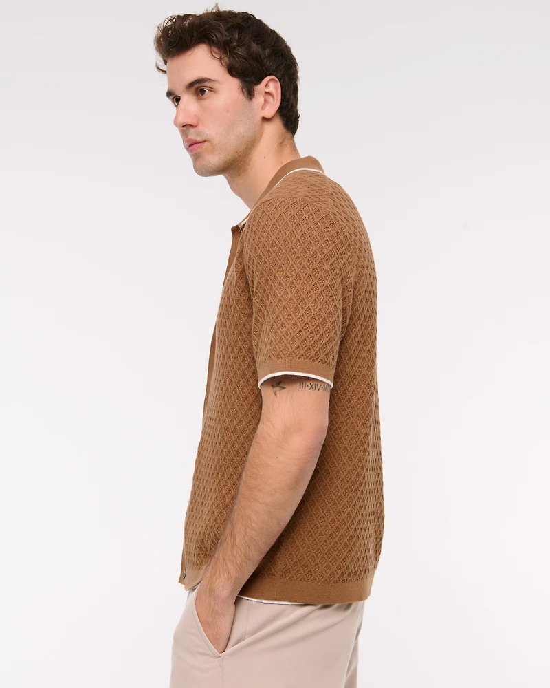 Polo estilo suéter abotonado con pespuntes de diamantes