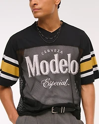 Modelo Cropped Football Jersey