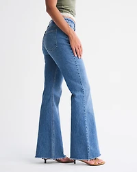 Jeans acampanados Curve Love tiro alto