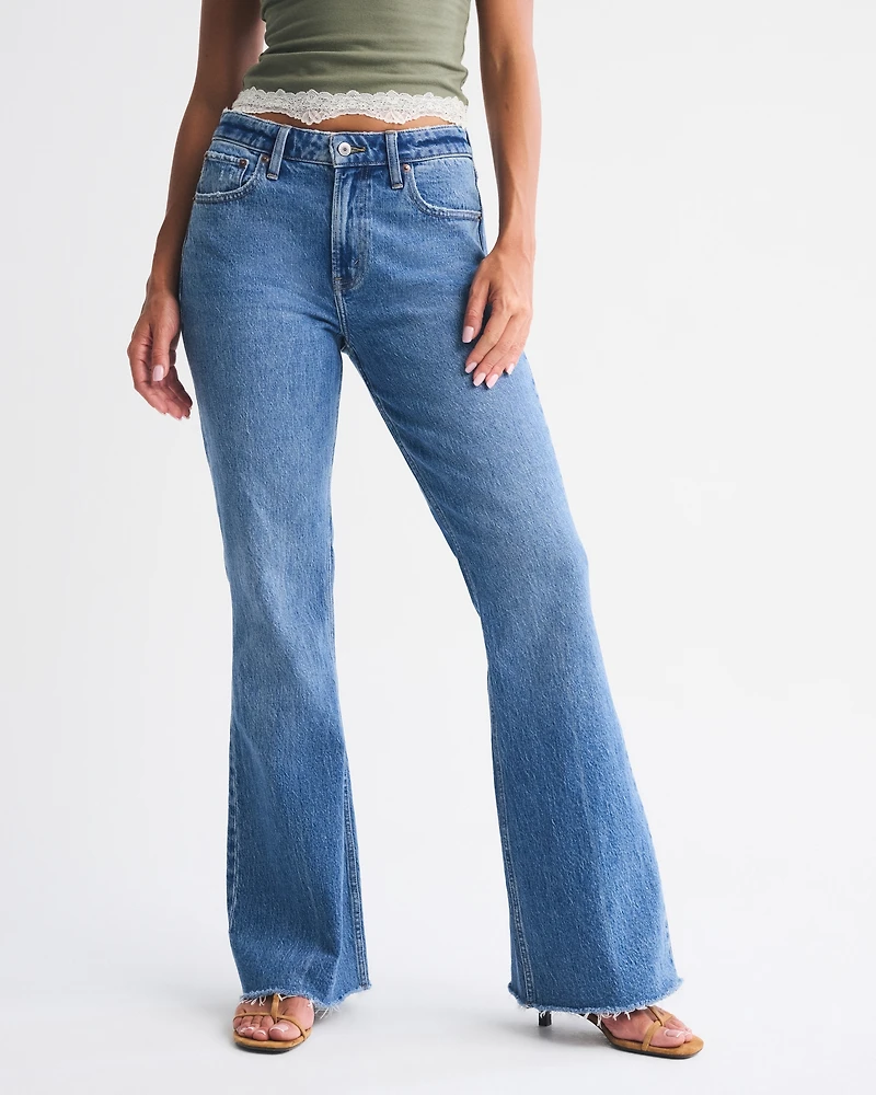 Jeans acampanados Curve Love tiro alto