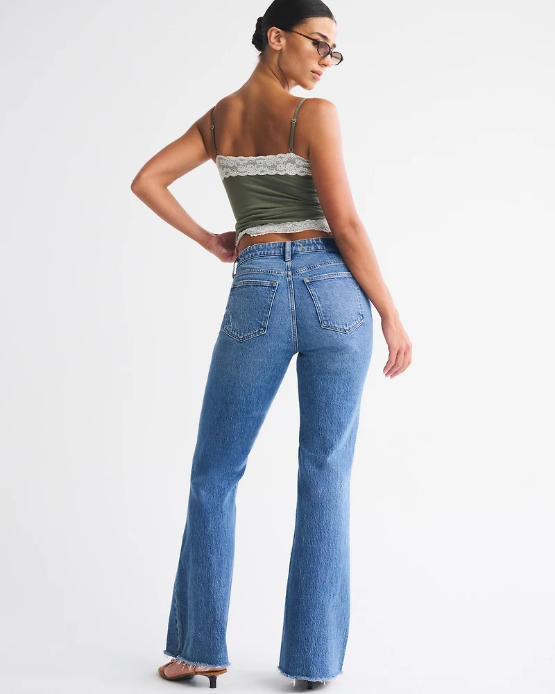 Jeans acampanados Curve Love tiro alto