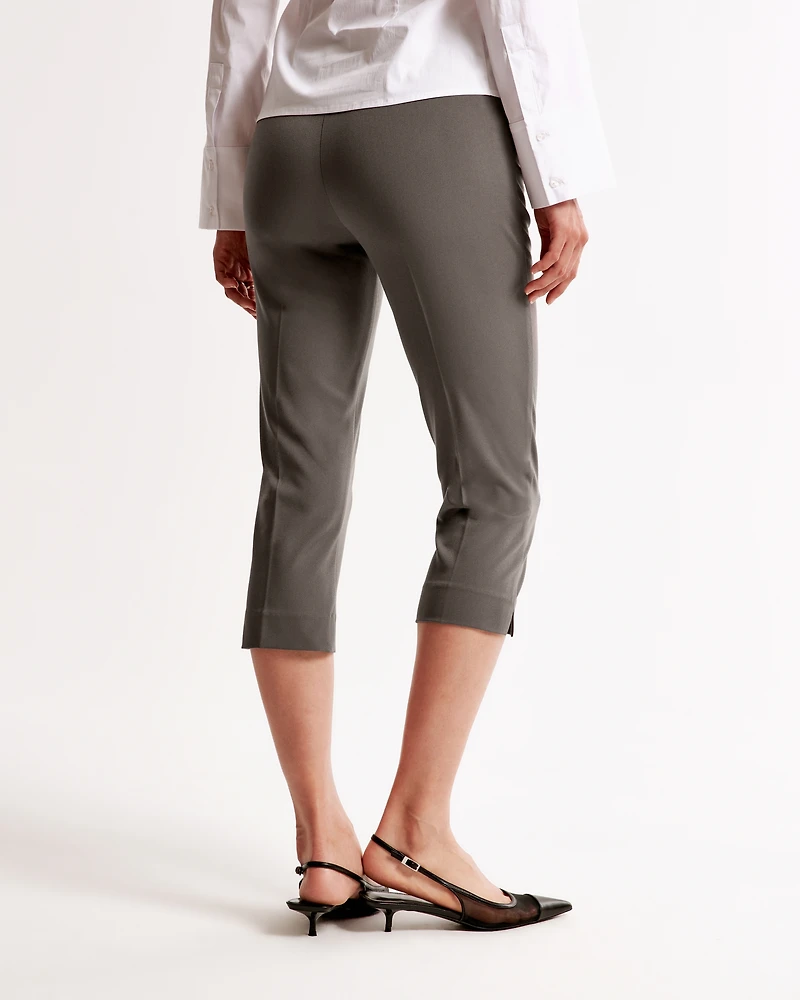 Low Rise Pintuck Capri Pant