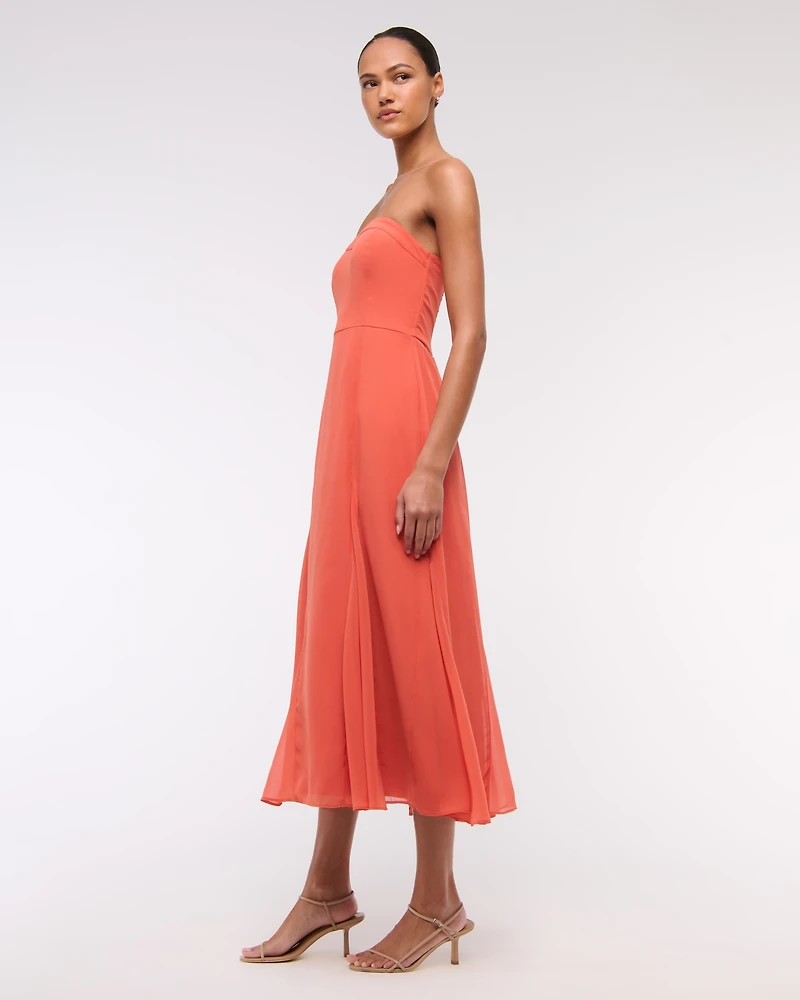Vestido de largo medio godet sin tirantes A&F Camille
