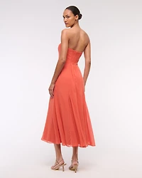 Vestido de largo medio godet sin tirantes A&F Camille